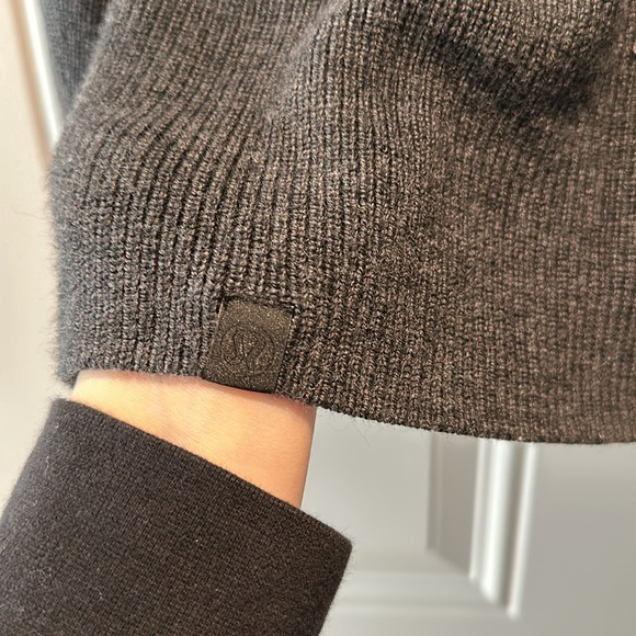 Lululemon Grey Knit Sweater - Size 2 - Great Condition!! - Picture 3 of 4
